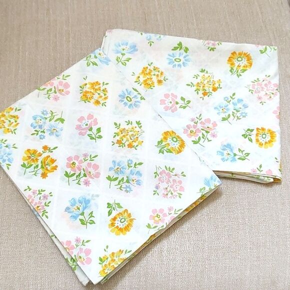 Vintage Grants Fashion for the Home Floral Trellis Muslin Pillowcases Set of 2 - Picture 7 of 7
